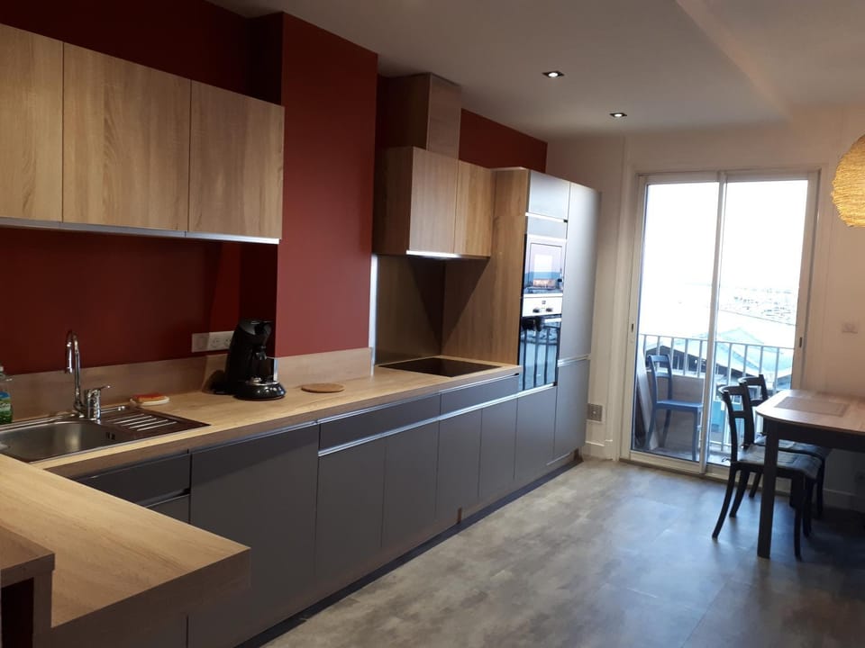Kitchen or kitchenette