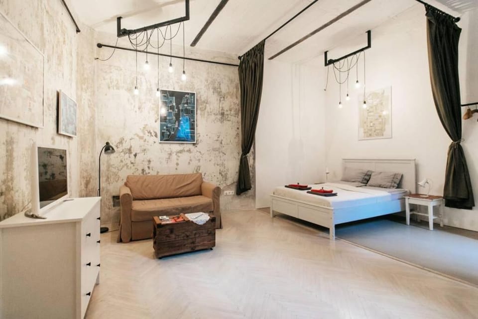 Bed, TV and multimedia, Living room, Seating area