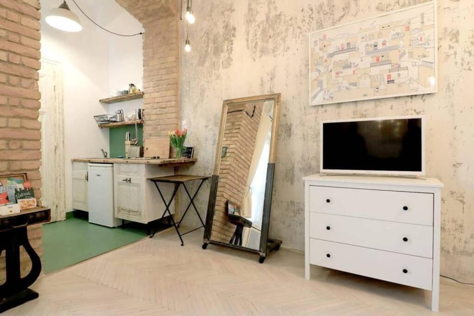 TV and multimedia, Kitchen or kitchenette