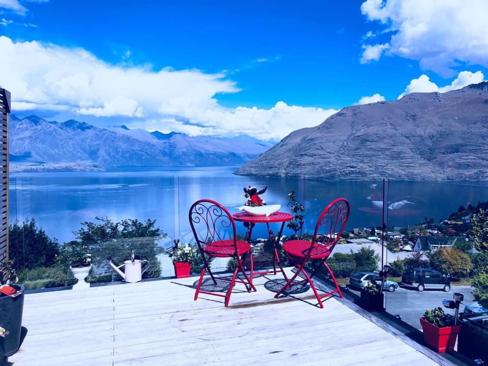 Property building, Patio, Balcony/Terrace, Mountain view