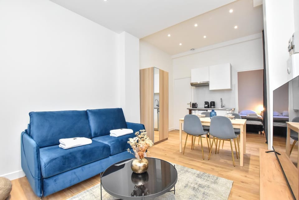 Living room, Dining area