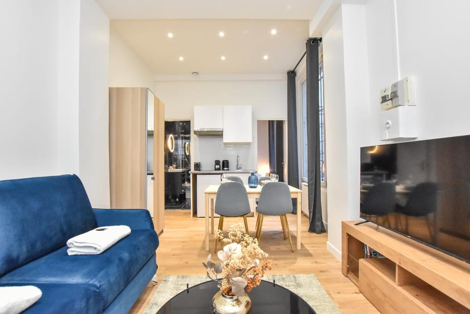 TV and multimedia, Living room, Dining area