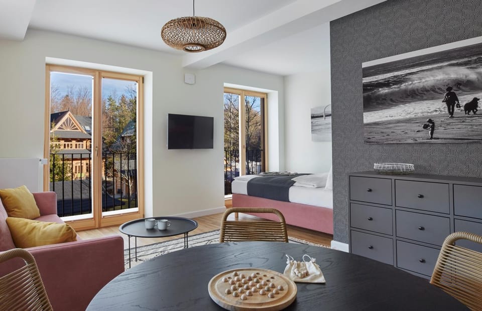 Living room, Seating area, Dining area