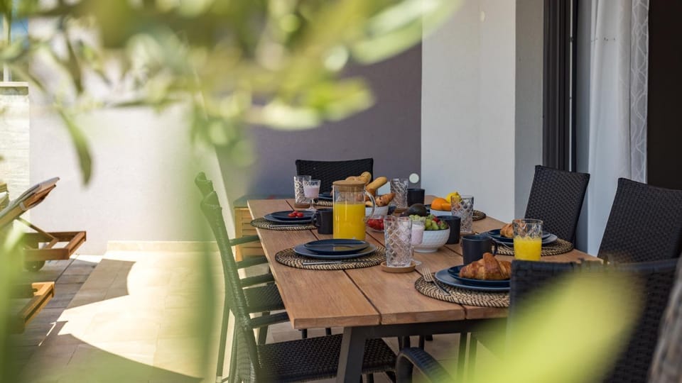 BBQ facilities, Garden, Dining area