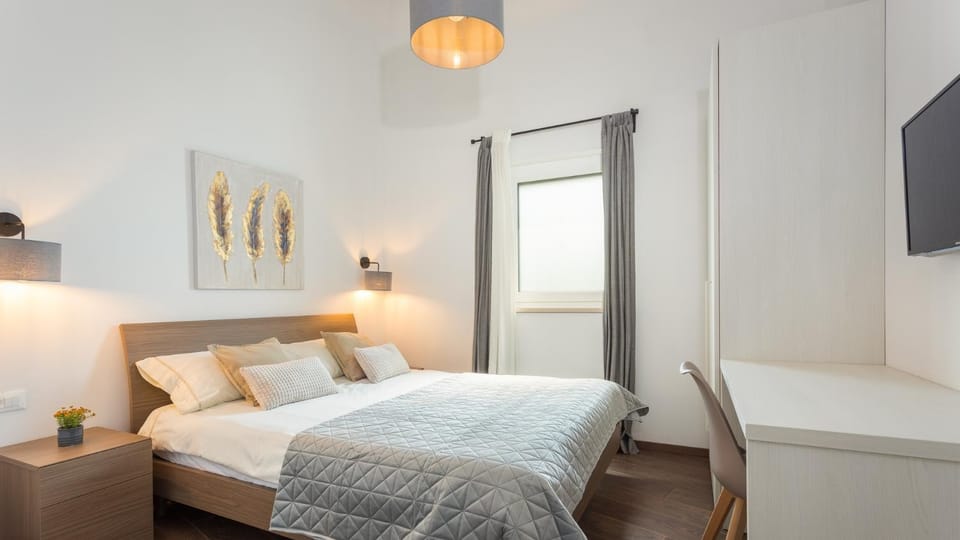 Bed, Bedroom, locker