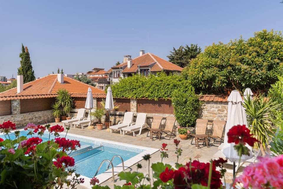 Swimming pool, sunbed