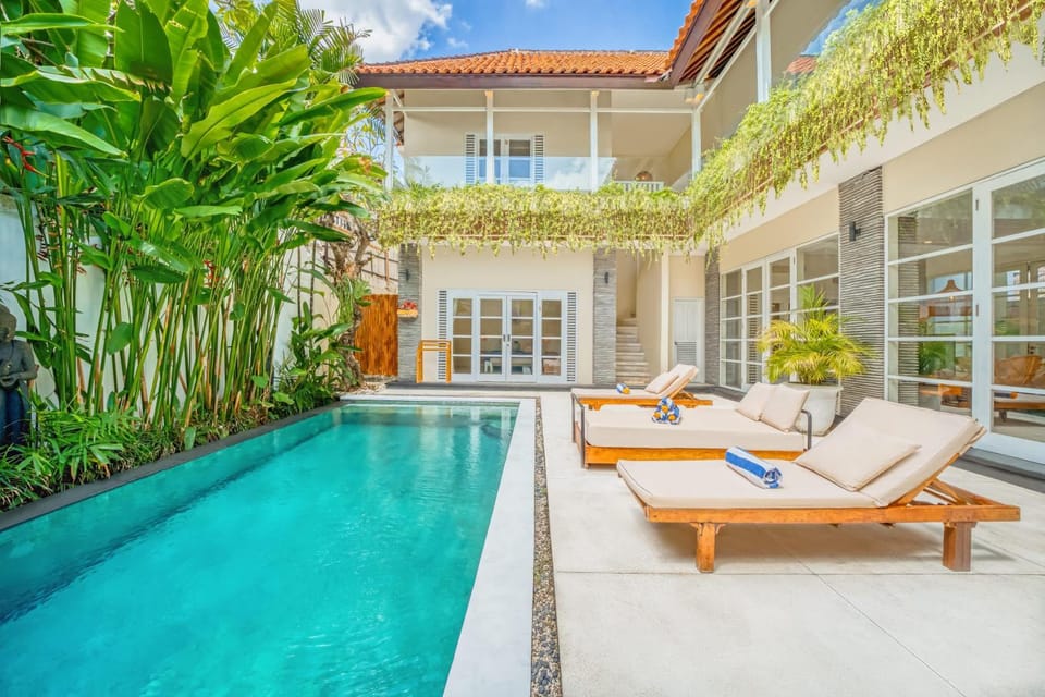 Villa Milano - Private 6 BDR Villa in Seminyak, prime Location, Pool & Garden Villa in North Kuta