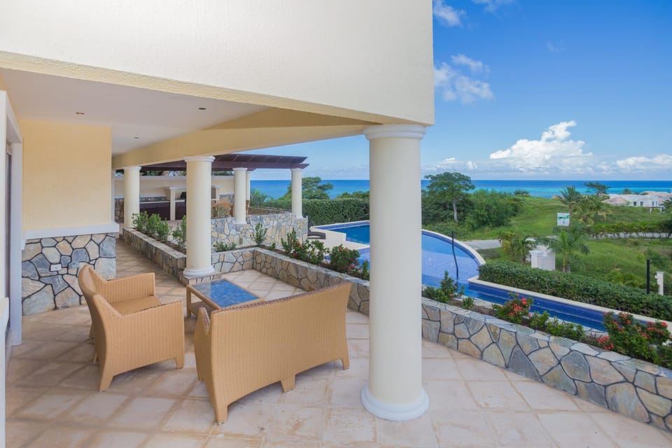 Pristine Bay Villa 1108 home House in Bay Islands Department