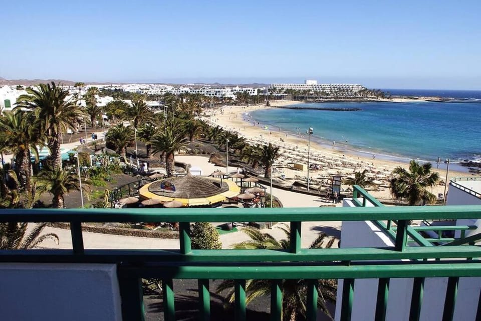 Design Vivienda V El Burgao by the Sea Apartment in Costa Teguise