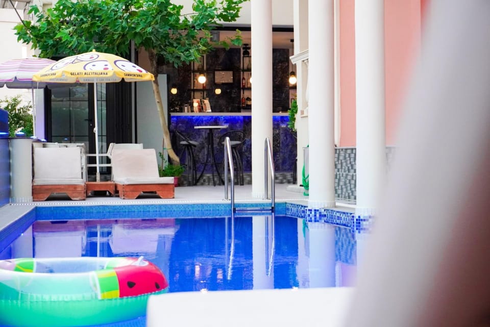 Lounge or bar, Pool view