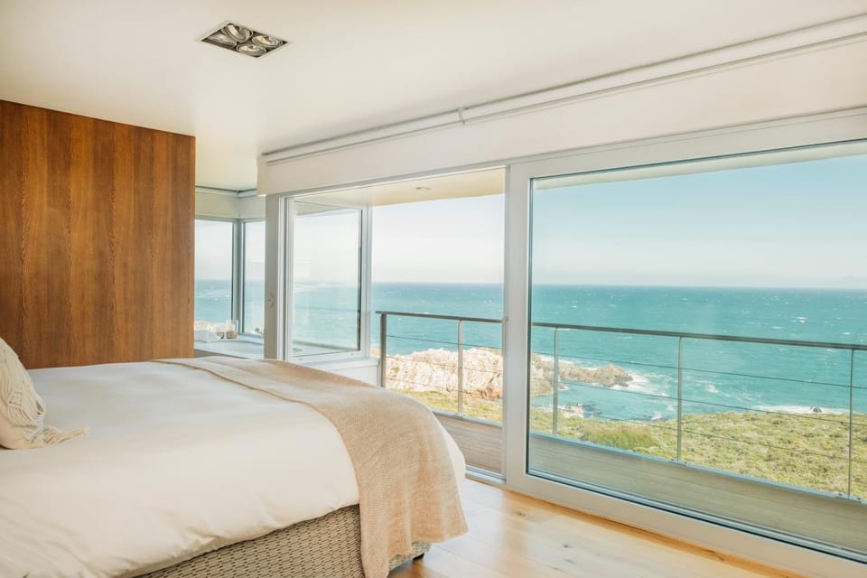 Bed, Natural landscape, View (from property/room), Balcony/Terrace, Bedroom, Sea view