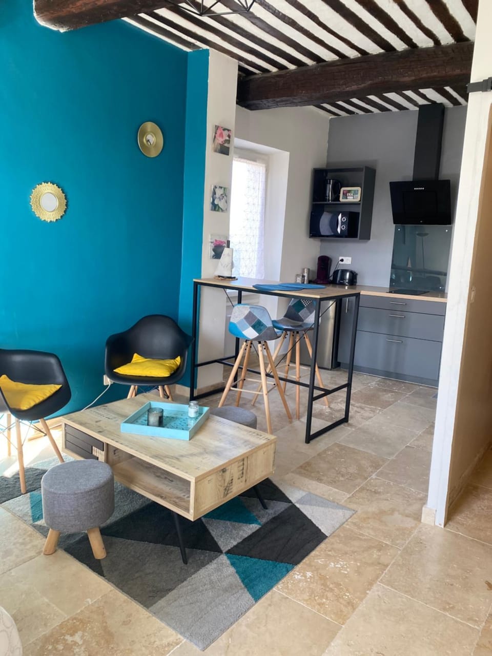 Studio de charme le Clos de l'Etang + place de parking Apartment in L'Isle-sur-la-Sorgue