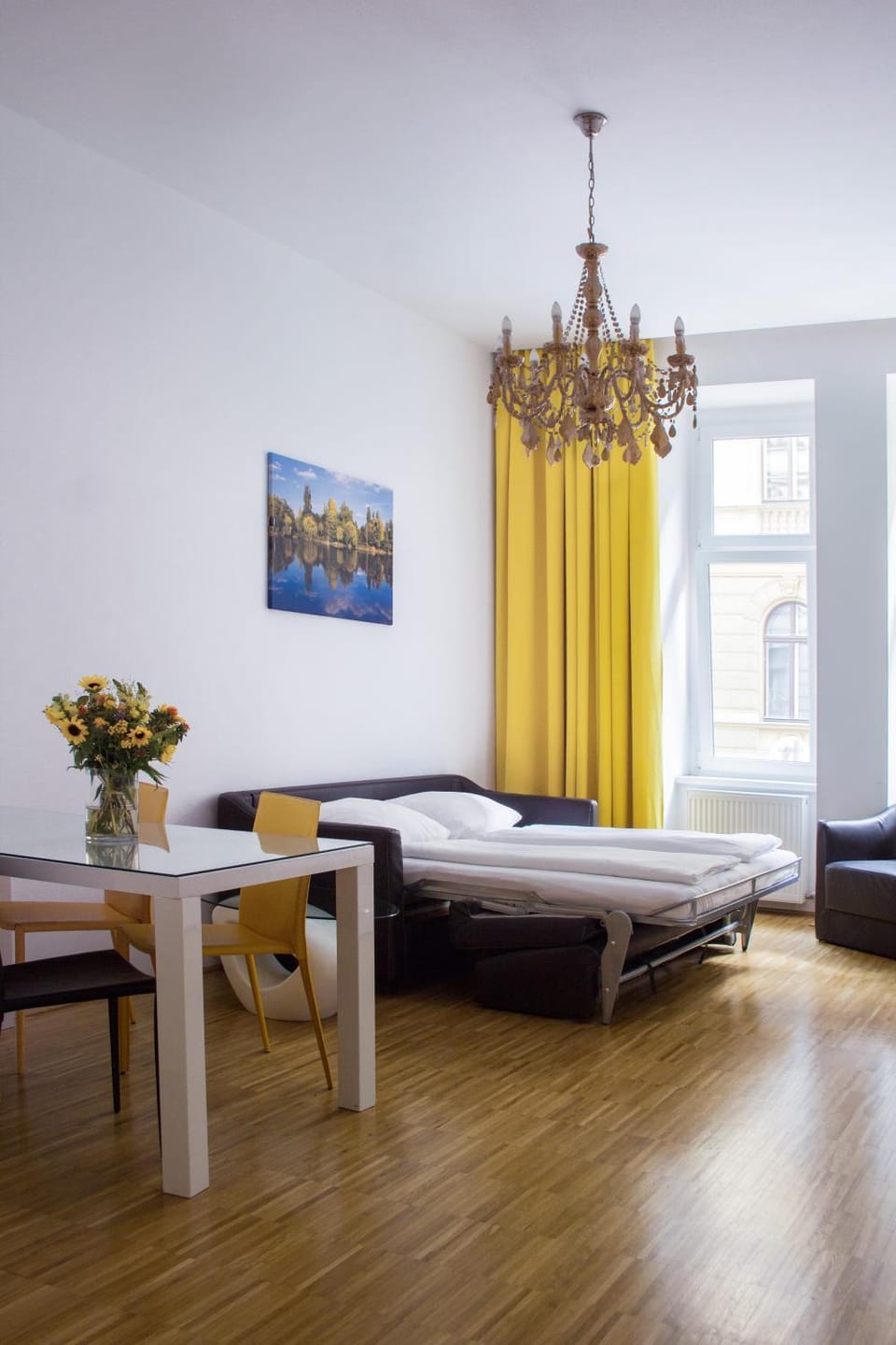 Bed, Decorative detail, Dining area