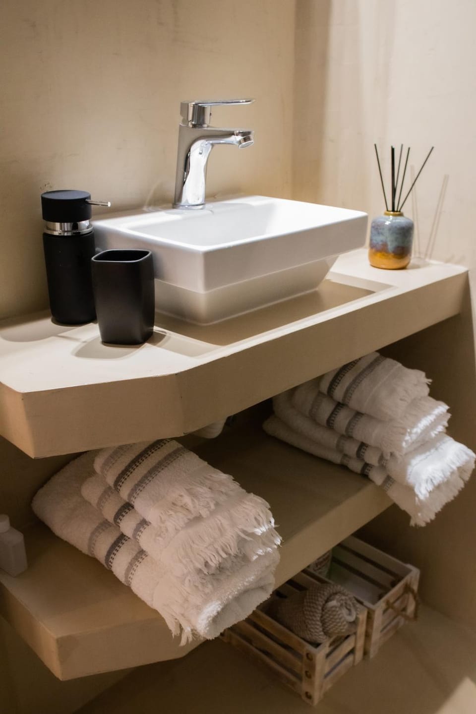 Bathroom, towels