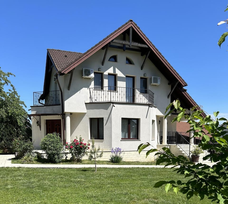 Hermesvilla Villa in Hungary