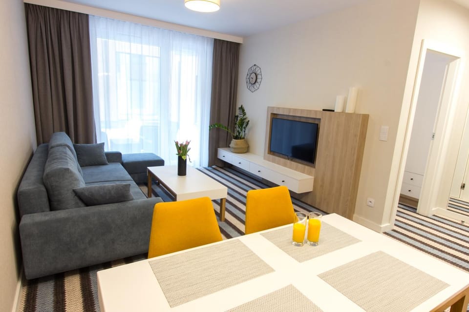 TV and multimedia, Living room, Dining area