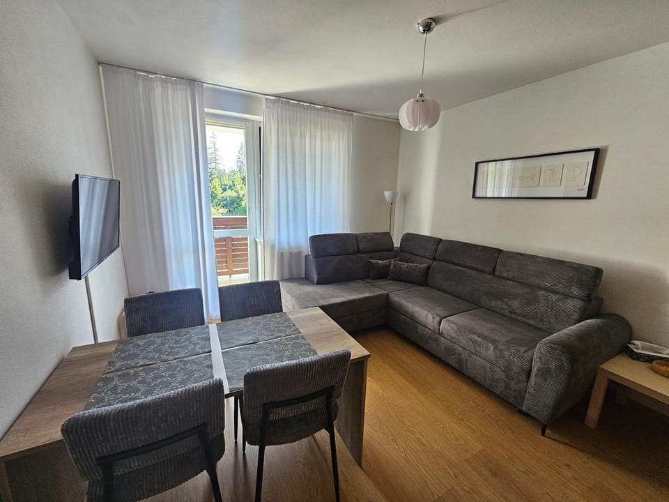 TV and multimedia, Living room, Dining area