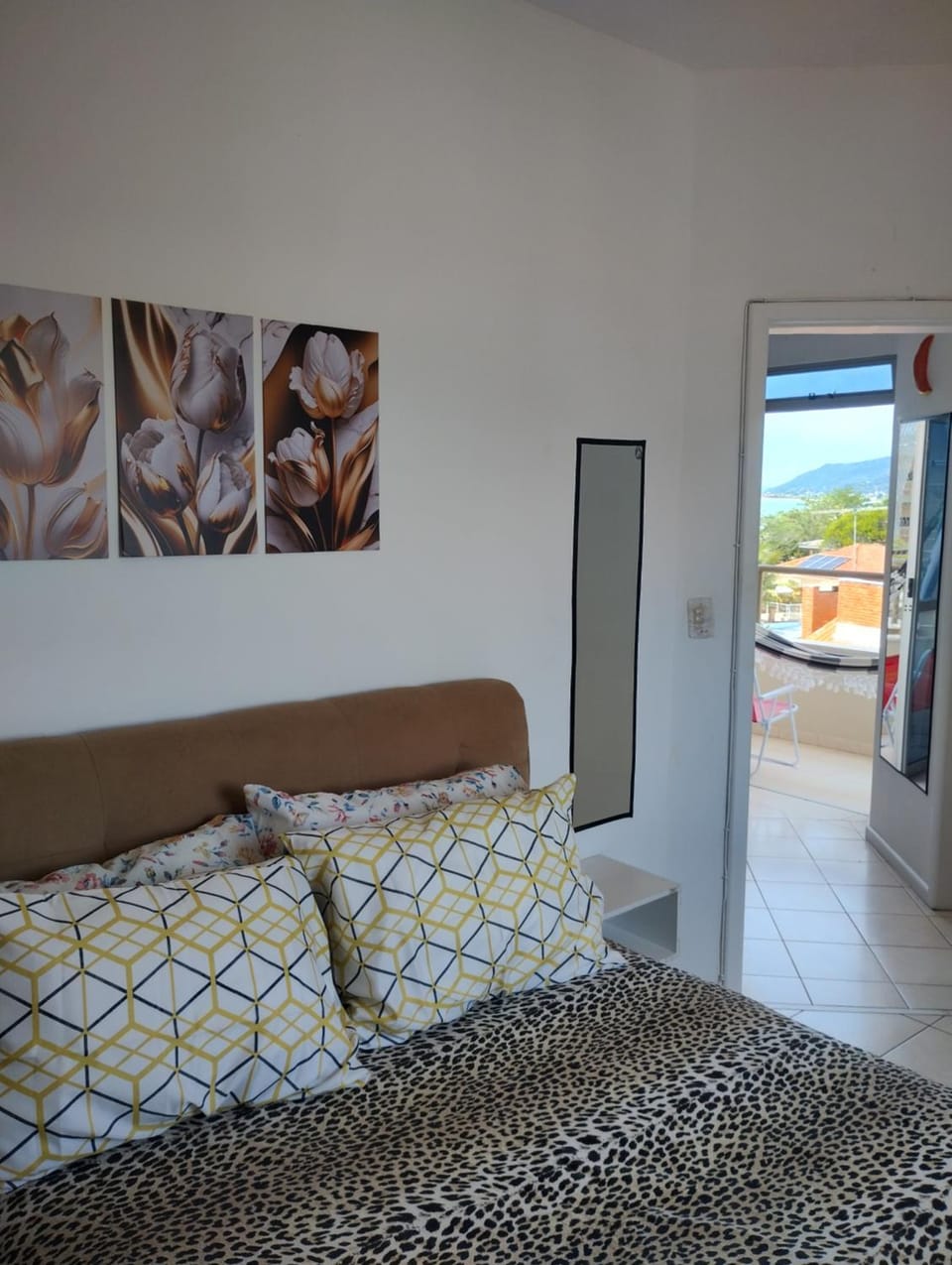 APTO NA PRAIA FLORIANOPOLIS VISTA MAR e MONTANHAS a POUCOS PASSOS DA AREIA Apartment in Florianopolis