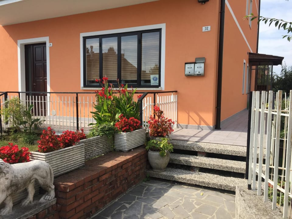 Facade/entrance, Day, View (from property/room)