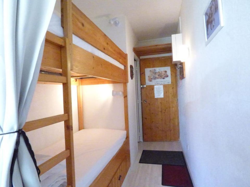 Studio 4 pers avec balcon, pied des pistes, parking gratuit, ascenseur - FR-1-602-1 Apartment in Navarre