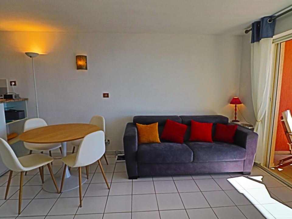 Confort 35m² avec terrasse, 2⭐, WIFI à Sète - FR-1-472A-163 Apartment in Occitanie