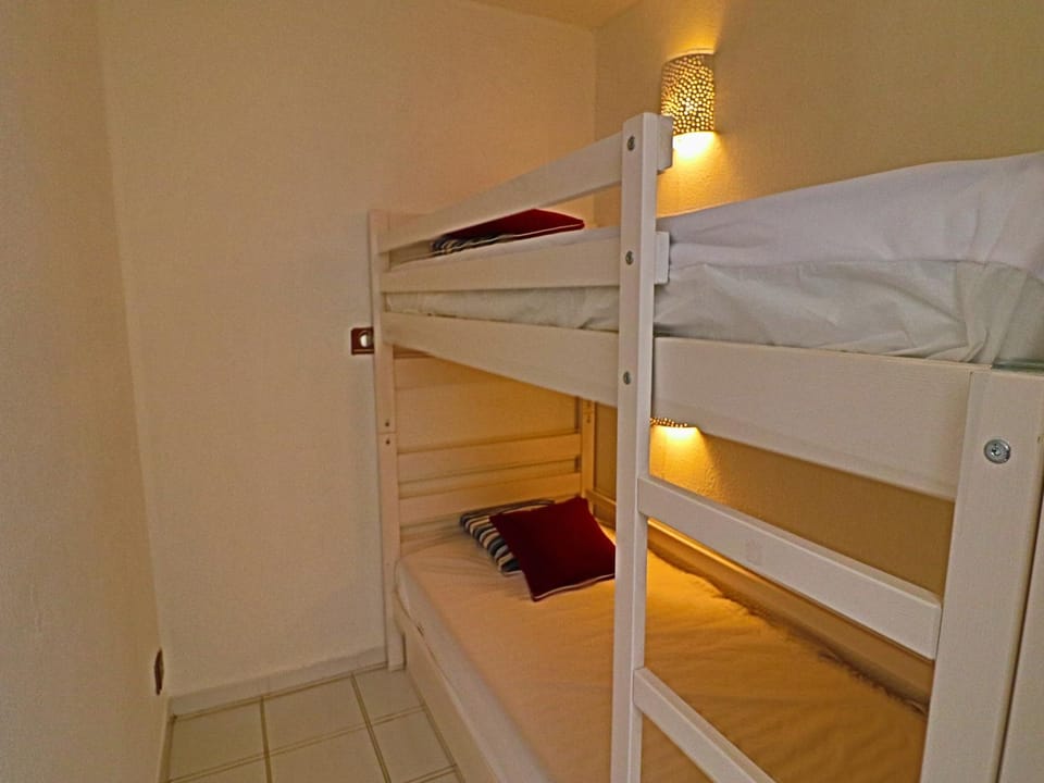 Confort 35m² avec terrasse, 2⭐, WIFI à Sète - FR-1-472A-163 Apartment in Occitanie