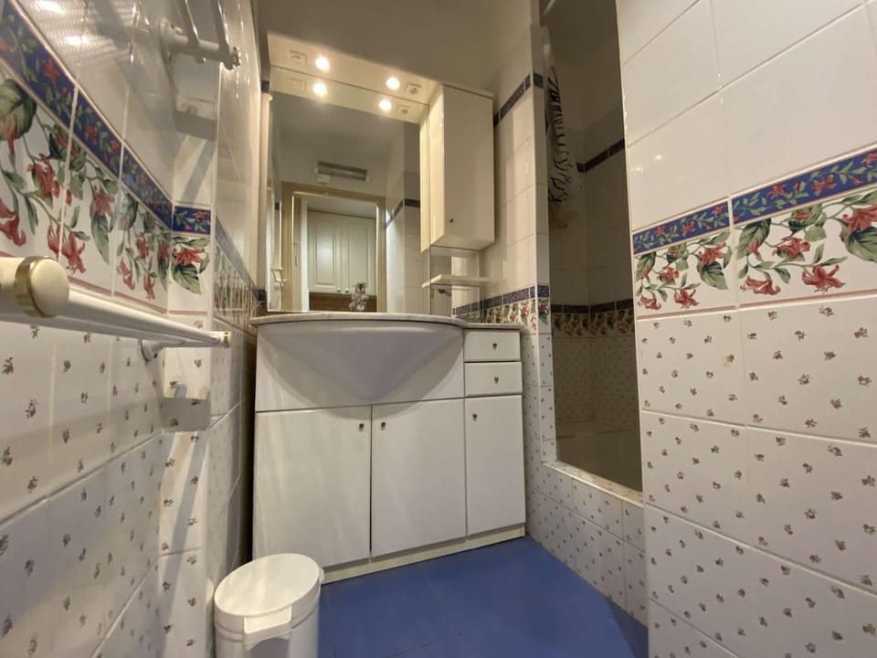 Studio lumineux à 30m de la plage, balcon, clim, commerces à côté - FR-1-226-444 Apartment in Sainte-Maxime