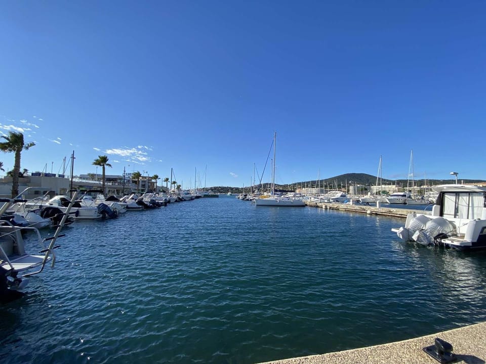 Studio lumineux à 30m de la plage, balcon, clim, commerces à côté - FR-1-226-444 Apartment in Sainte-Maxime