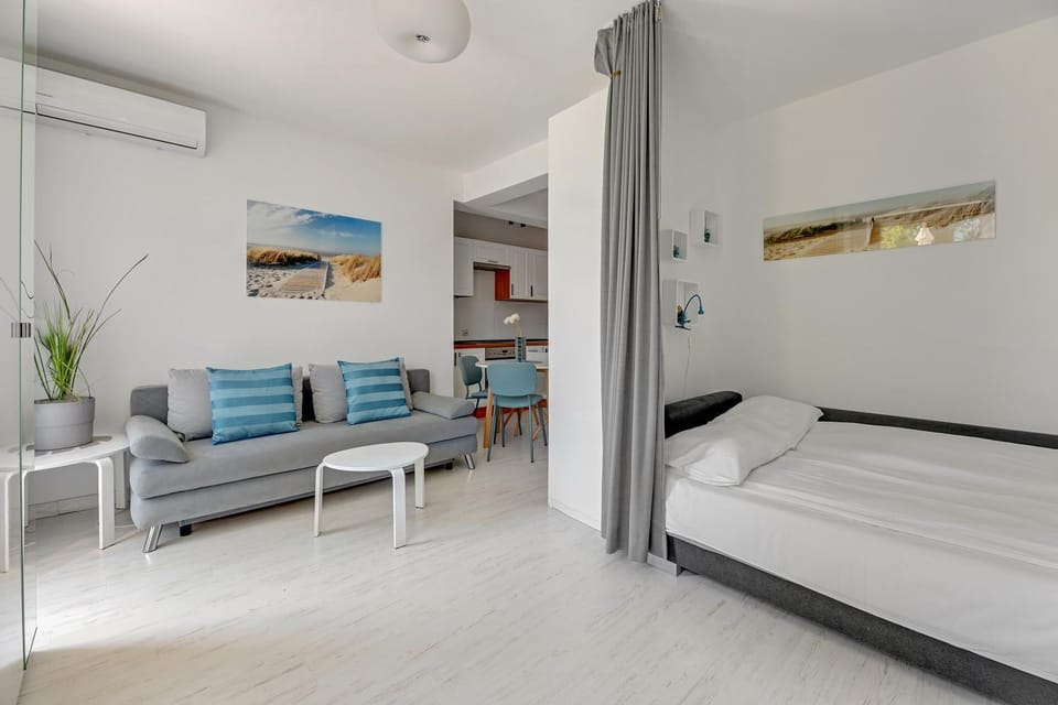 Bed, Living room, Seating area, Bedroom, wardrobe