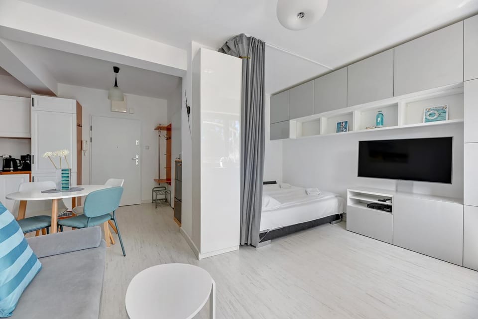 Bed, Kitchen or kitchenette, Living room, Seating area, Bedroom