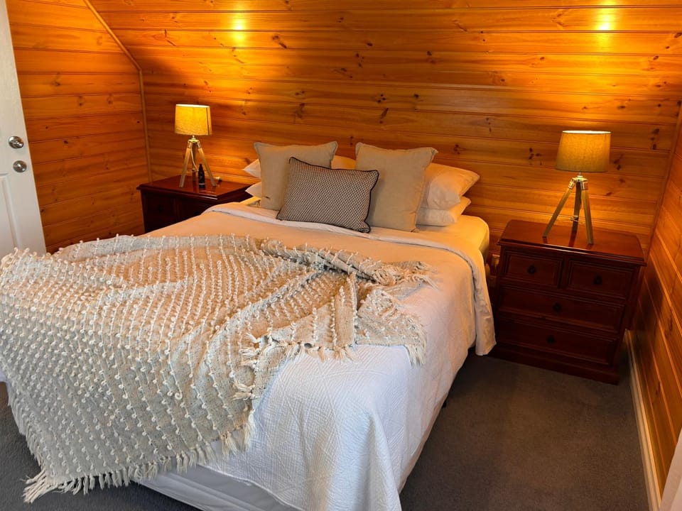 Dunes - Elegant Beach Villa with huge heated swim spa Villa in Port Fairy