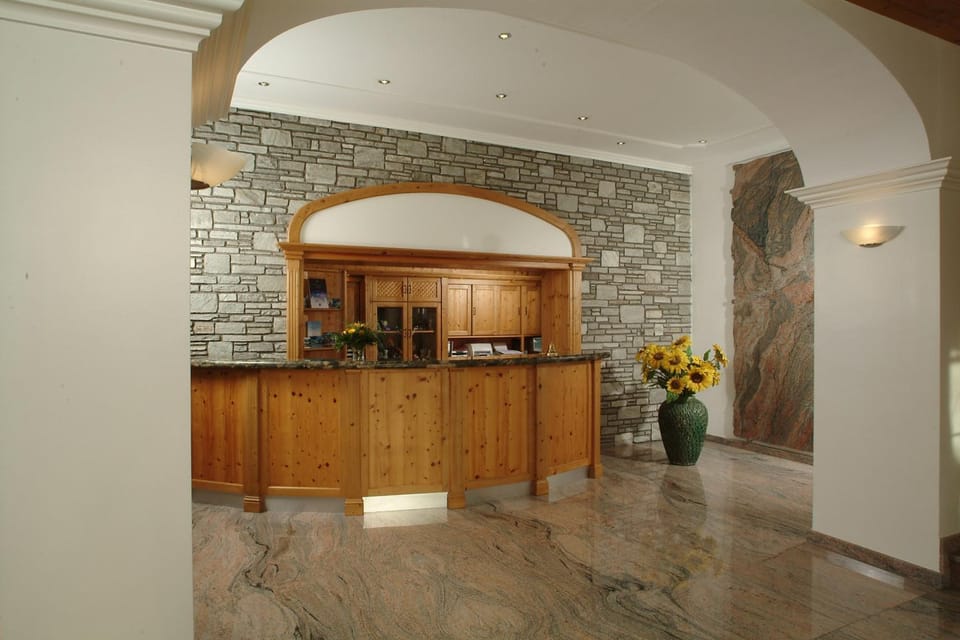 Lobby or reception, Lobby or reception