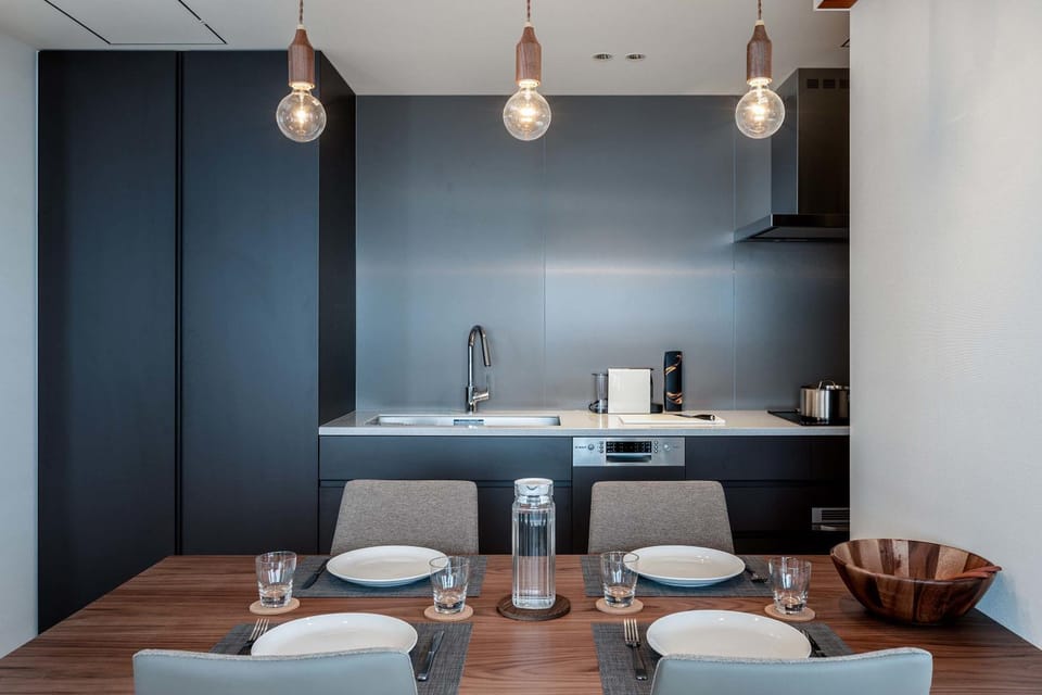 Kitchen or kitchenette, Dining area