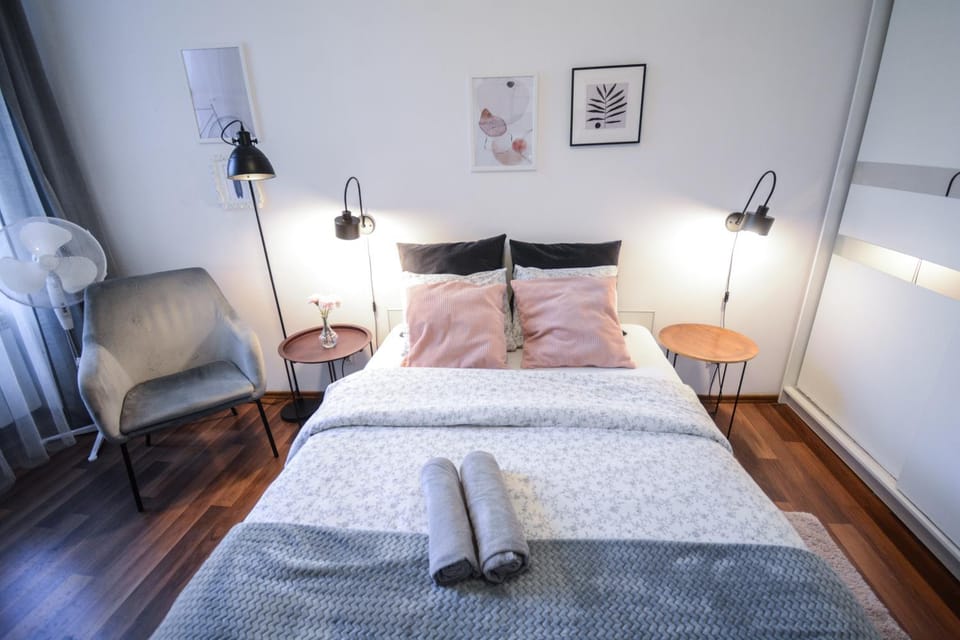 Bed, Decorative detail, Decorative detail, Seating area, Bedroom, hair dresser