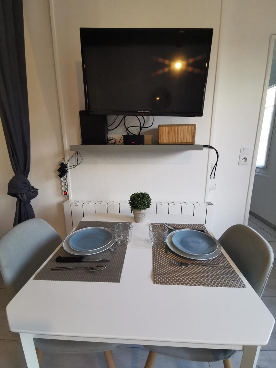TV and multimedia, Dining area