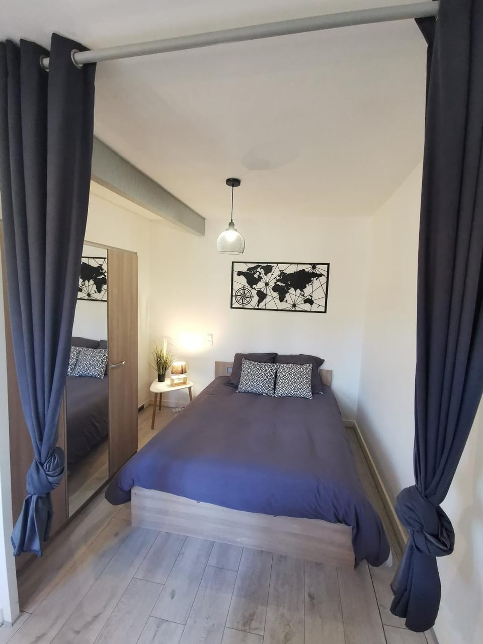 Bed, Photo of the whole room, Decorative detail, Bedroom