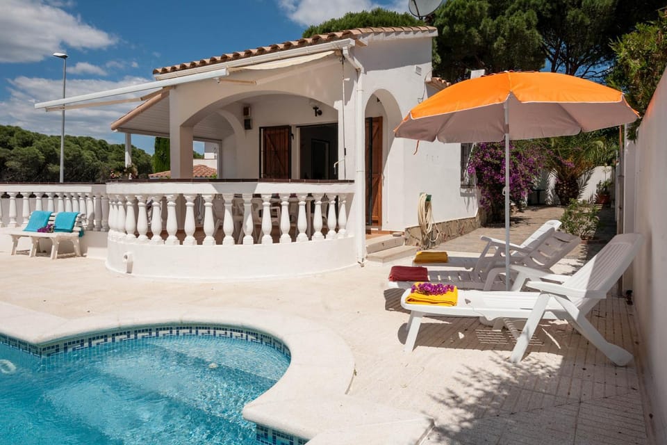 Property building, Pool view, Swimming pool