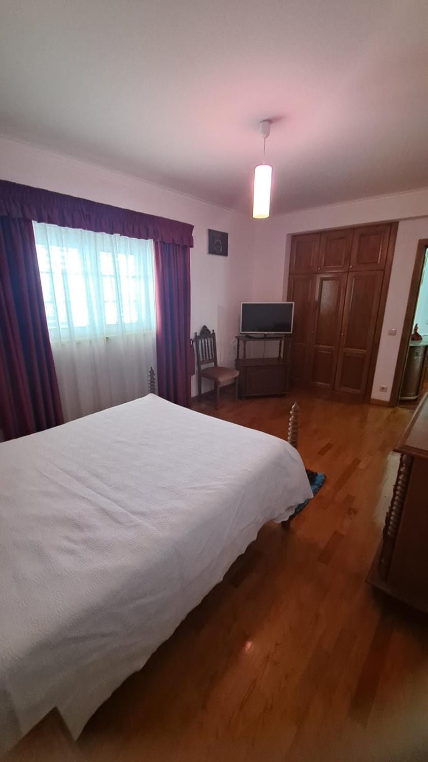 Bed, TV and multimedia, Bedroom, wardrobe