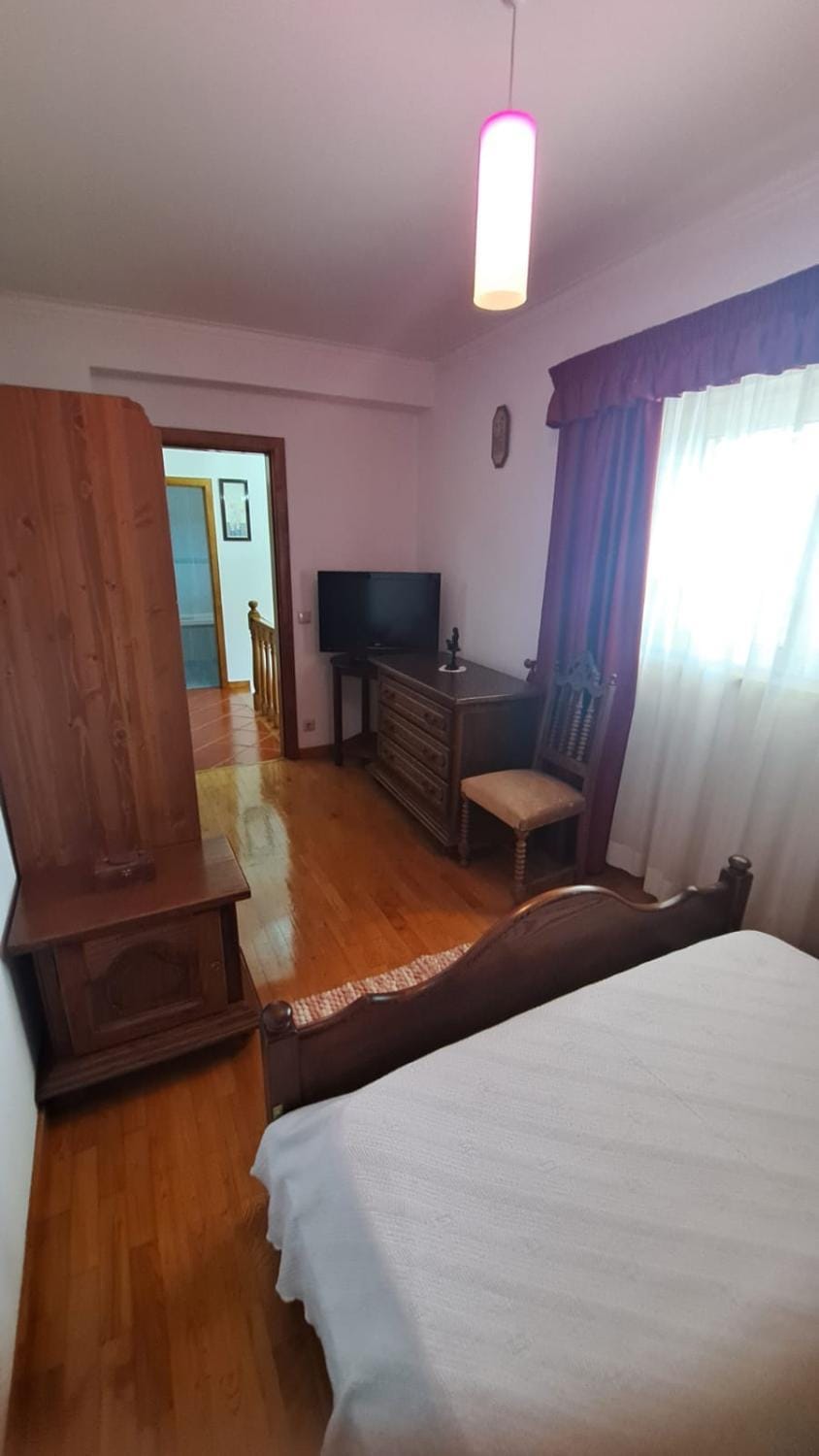 Bed, TV and multimedia, Bedroom, hair dresser, wardrobe