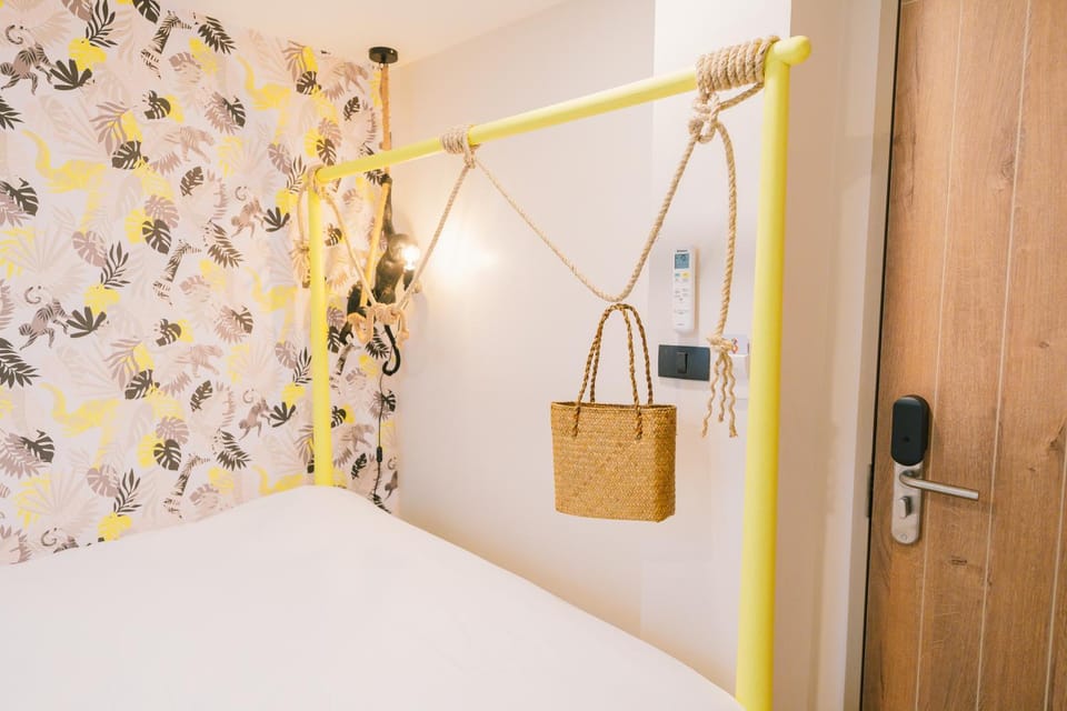Bed, Other, Photo of the whole room, Decorative detail