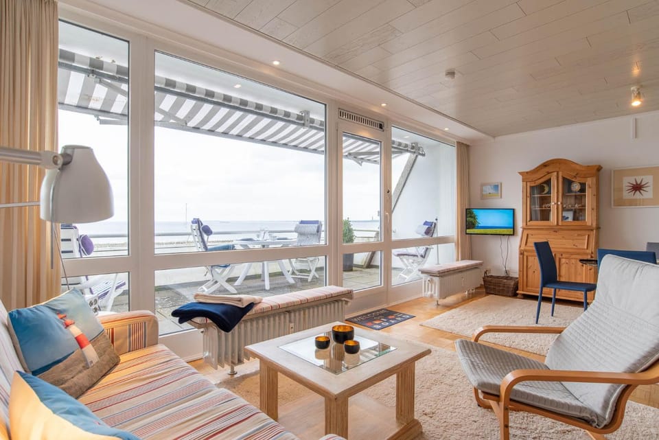 TV and multimedia, Seating area, Sea view