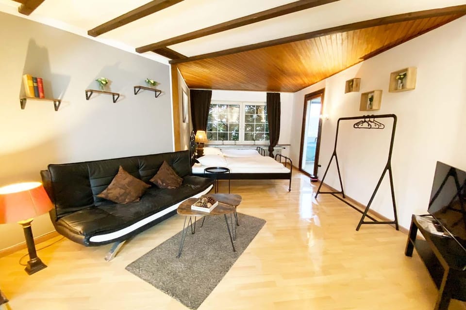 Cozy "Work and Stay" House House in Leverkusen