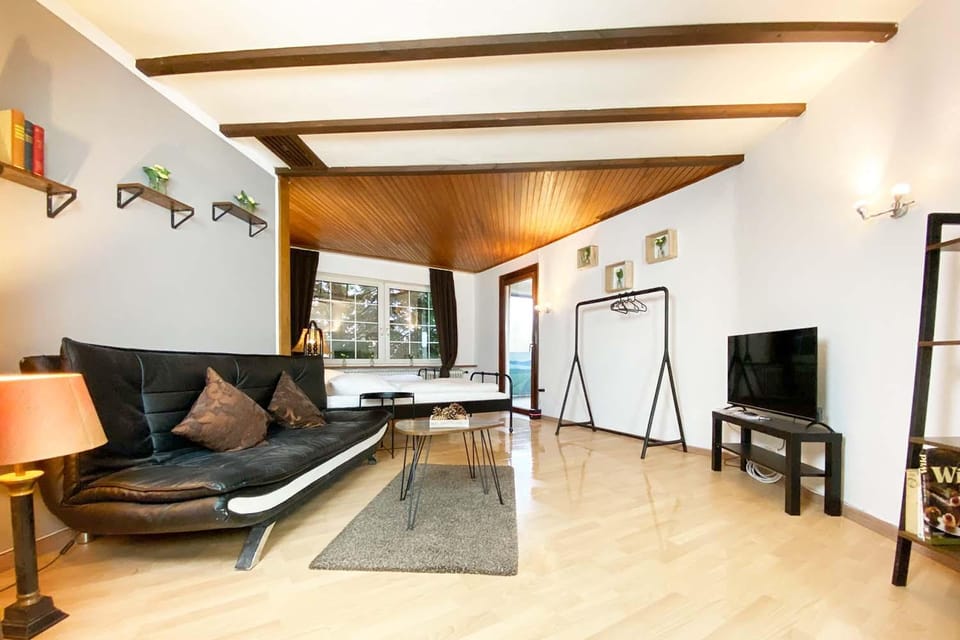 Cozy "Work and Stay" House House in Leverkusen