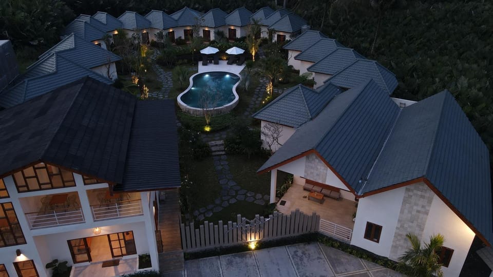 Bird's eye view, Swimming pool
