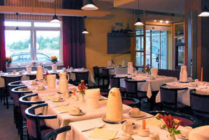 Restaurant/places to eat, Buffet breakfast