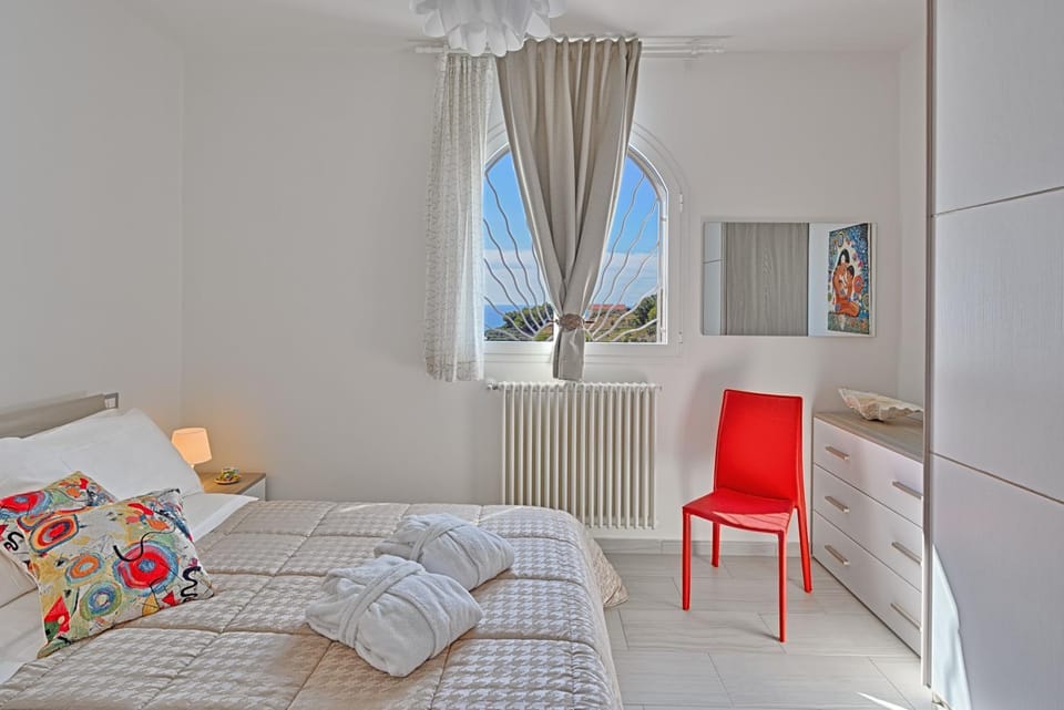 Bed, Bedroom, Garden view, Sea view, Inner courtyard view