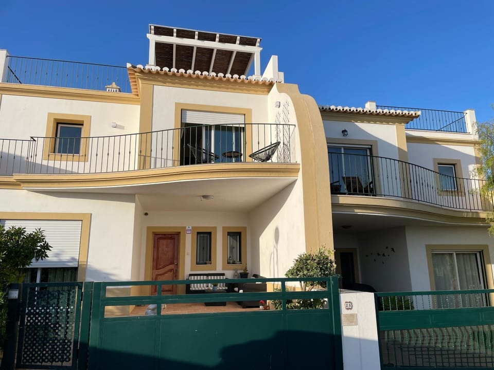 Property building, View (from property/room), Balcony/Terrace