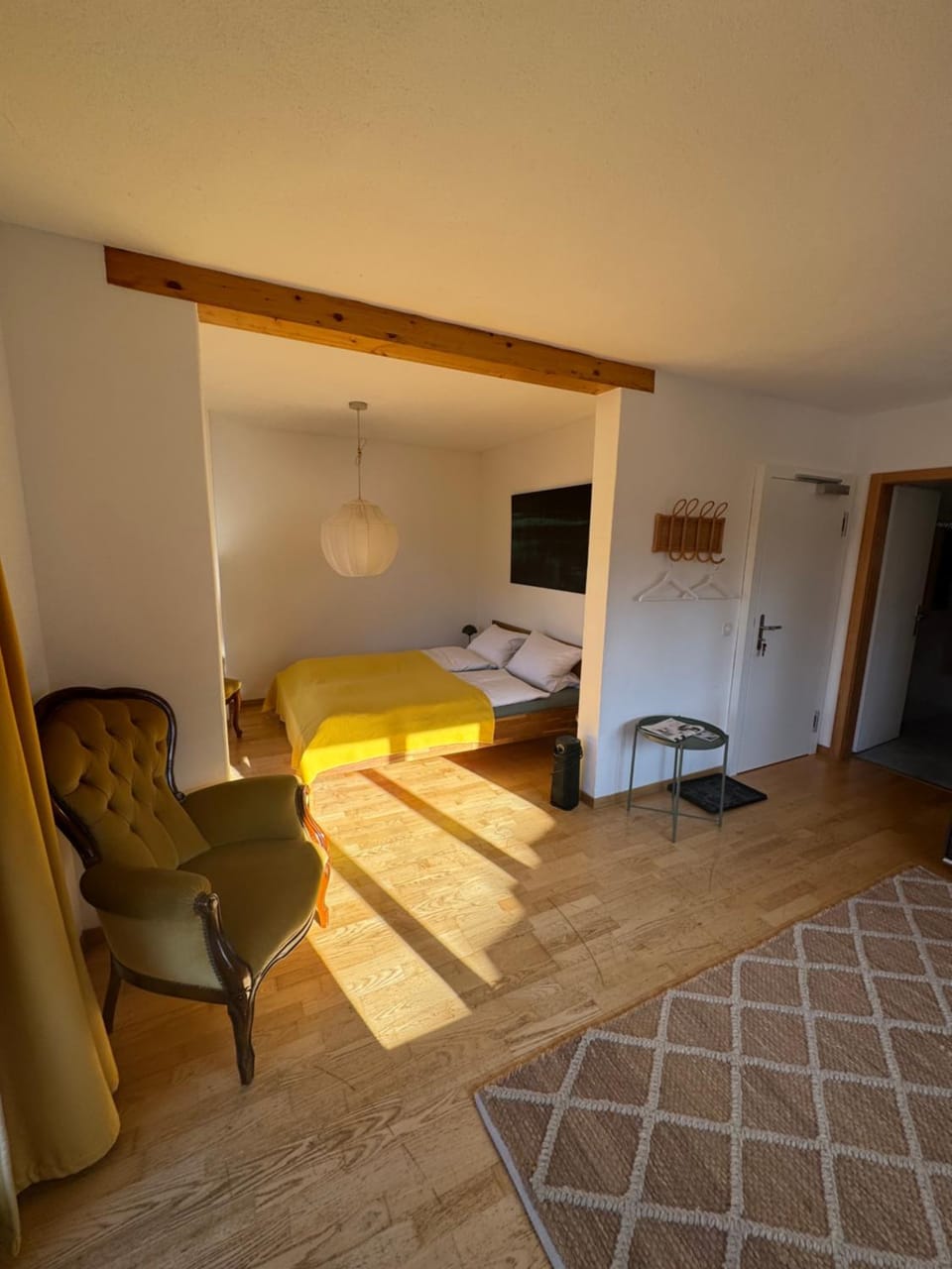 Bed, Living room