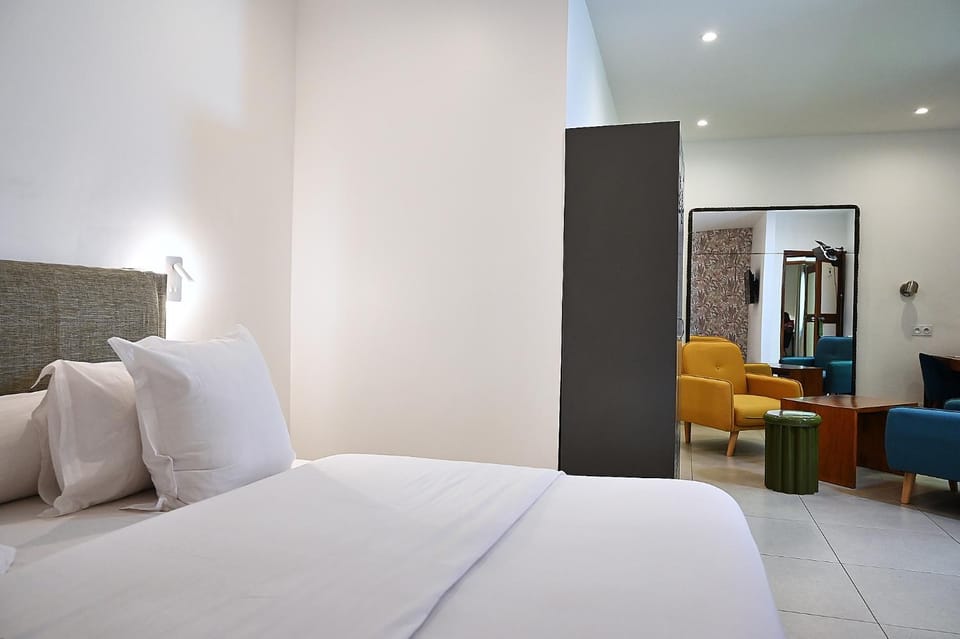 Bed, Photo of the whole room, Seating area, Bedroom
