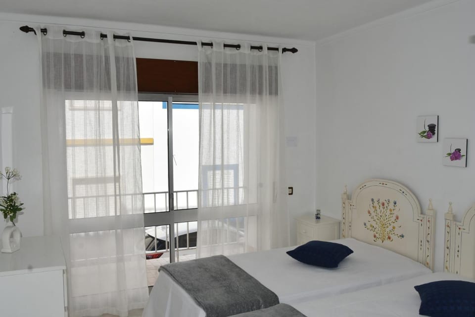 Bedroom, Street view